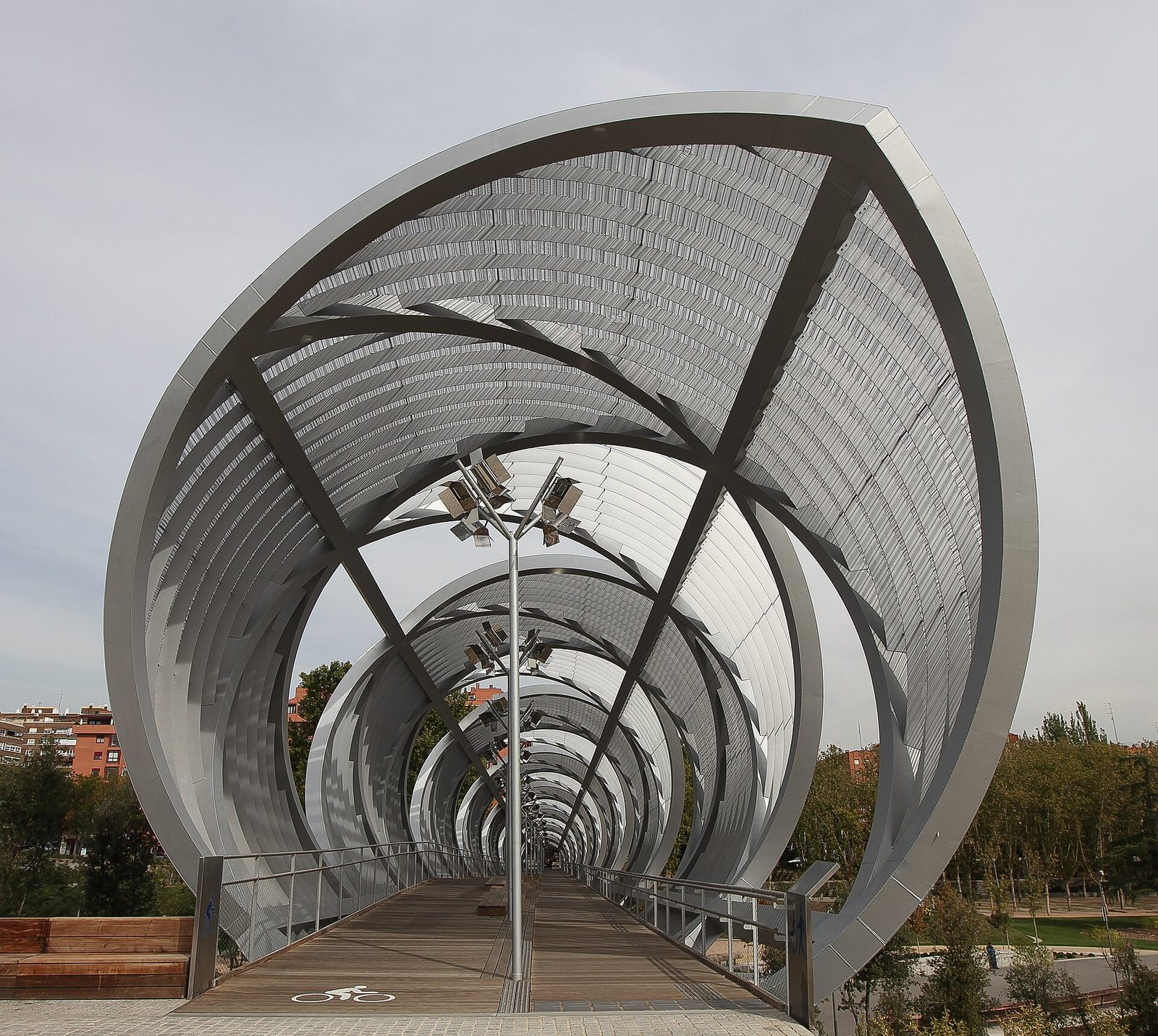 Del Puente de Toledo al Puente de Arganzuela: el paseo monumental de Madrid Río