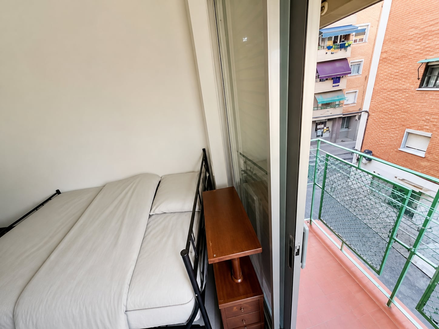 Habitación doble con balcón y A/C en Usera — foto 4